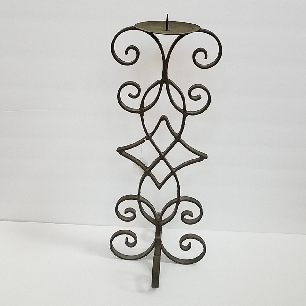 Pillar Candlestick - Picture 1 of 5
